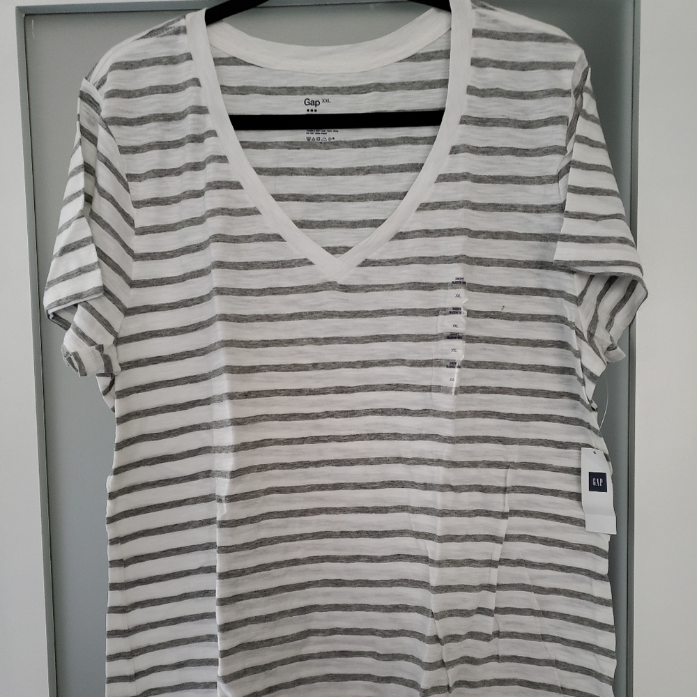New With Tag Gap Short Sleeves Gay & White TShirt Size XXL